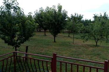 هتل Airport Home Radinovic