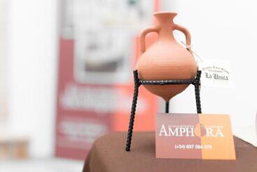 هتل Amphora Alojamiento Ecija