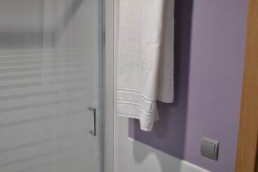 هتل Hostal Universitat