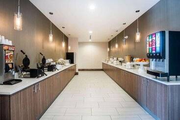 هتل La Quinta By Wyndham Buffalo Amherst