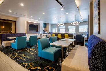 هتل La Quinta By Wyndham Buffalo Amherst