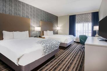 هتل La Quinta By Wyndham Buffalo Amherst