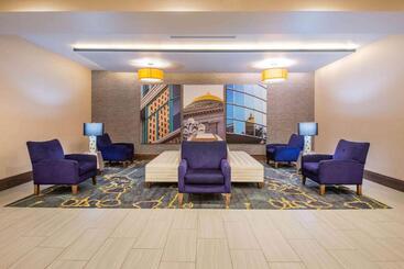هتل La Quinta By Wyndham Buffalo Amherst