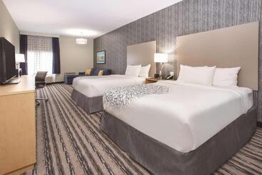 هتل La Quinta By Wyndham Buffalo Amherst