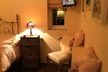 تختخواب و صبحانه Retreat At The Knowe Auchincruive Estate