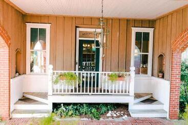 تختخواب و صبحانه Roanoke Island Inn