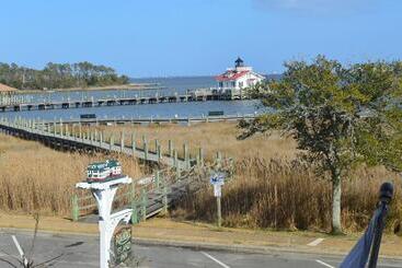 تختخواب و صبحانه Roanoke Island Inn