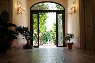 هتل Villa Floridiana