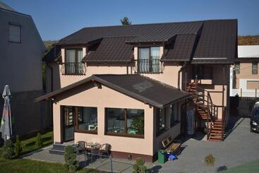 Pensiunea Casa Zece