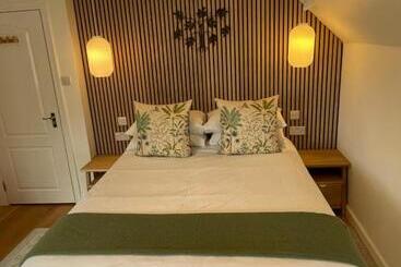 تختخواب و صبحانه Beach Lodge