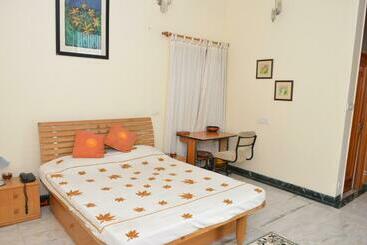 تختخواب و صبحانه Sandy S Homestay