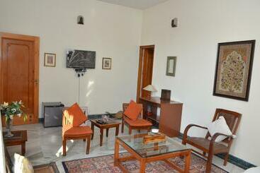 تختخواب و صبحانه Sandy S Homestay