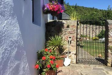 Coombe House B&b