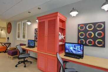 هتل Home2 Suites By Hilton Hilton Head