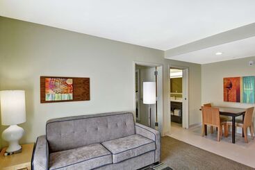 هتل Home2 Suites By Hilton Hilton Head