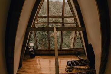 پانسیون Camiguin Volcano Houses A Frame House