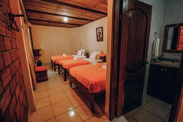 هاستل Hosteria Orkidea Lodge