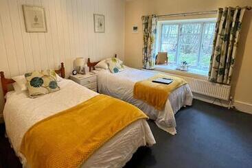 Dunscar Farm Bed & Breakfast