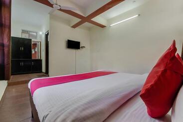 هتل Oyo 12442 Twilight Guest House