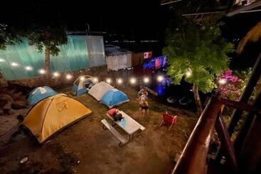 پانسیون Captain Morgan Hostel Lake Coatepeque