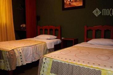 پانسیون Hostal Residencial Mochica
