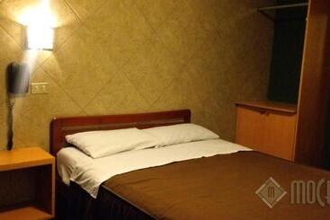 پانسیون Hostal Residencial Mochica