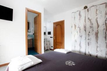 پانسیون Luxury Room Vittorio Emanuele Ii