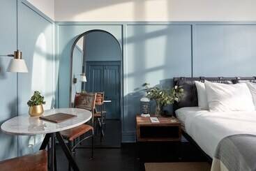 The Chicago Hotel Collection Wrigleyville