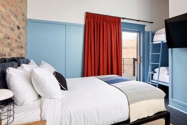 The Chicago Hotel Collection Wrigleyville