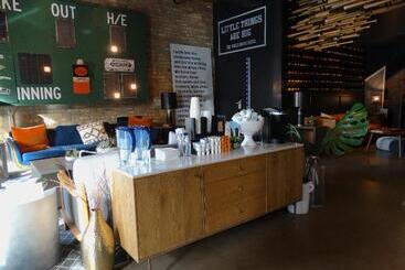 The Chicago Hotel Collection Wrigleyville