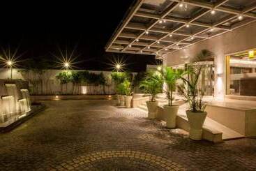 Lemon Tree Hotel Lucknow