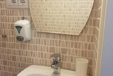 تختخواب و صبحانه Apartment In Salerno Parco