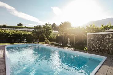 هتل Lingers Suites & Residence