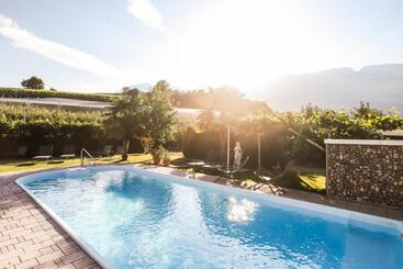 هتل Lingers Suites & Residence