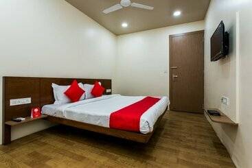 Oyo 11929 Hotel Ridhi Sidhi