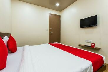 Oyo 11929 Hotel Ridhi Sidhi
