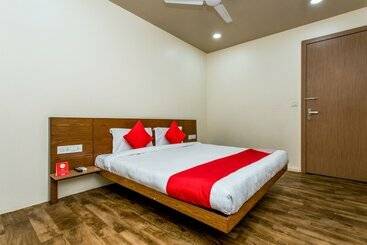 Oyo 11929 Hotel Ridhi Sidhi