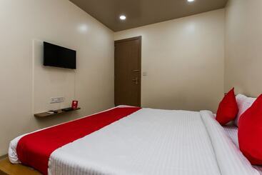 Oyo 11929 Hotel Ridhi Sidhi
