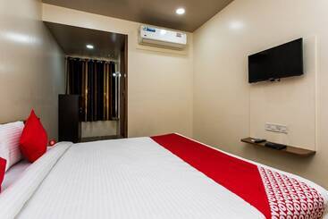 Oyo 11929 Hotel Ridhi Sidhi