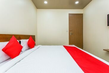 Oyo 11929 Hotel Ridhi Sidhi