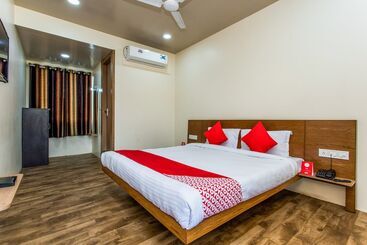 Oyo 11929 Hotel Ridhi Sidhi