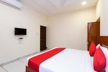 Oyo 11929 Hotel Ridhi Sidhi