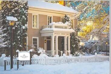 هاستل Mccully House Inn