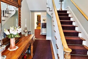 هاستل Mccully House Inn