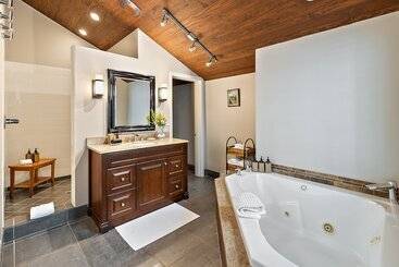 هاستل Mccully House Inn
