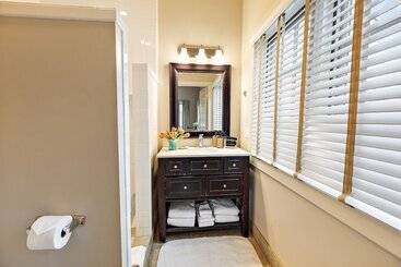 هاستل Mccully House Inn