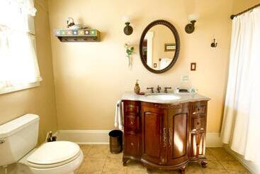 تختخواب و صبحانه Magnolia House Inn