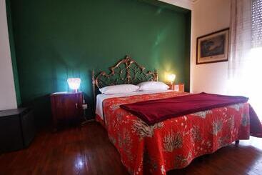 پانسیون Affittacamere Room Ospedale Maggiore
