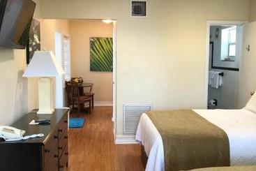 Harborside Motel & Marina