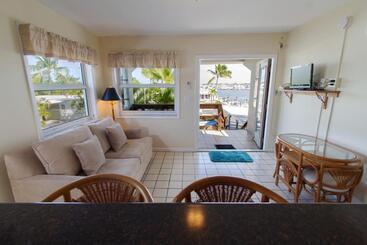 Harborside Motel & Marina